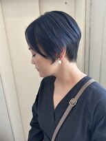 ヘアーデザイン リボン(hair design Ribon) 前下がりショート&コバルトブルー