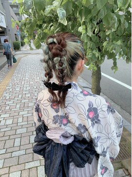 シャーマン(SHERMAN) ポニーテールツイン編み下ろし♪