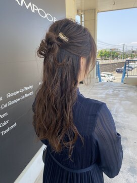 シャンプーボーイ ヒノ(SHAMPOO BOY Hino) ハーフアップアレンジ