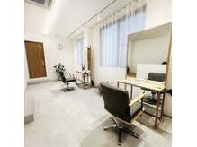 ストック(stock)の雰囲気（ナチュラルな木の温もりとシンプルなデザインの店内☆）