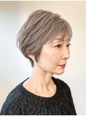 【白髪ぼかしショートボブ】スモーキーグレージュ×ひし形