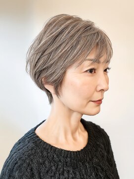 マリブ Malibu 【白髪ぼかしショートボブ】スモーキーグレージュ×ひし形