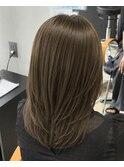 オリーブベージュ