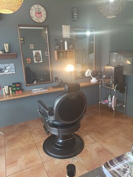 バーバーグリッチ(BARBER GLITCH)の写真/ヴィンテージ空間で大人の寛ぎを堪能。男心がワクワクする贅沢な隠れ家へ◎