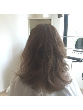 カタチヘアー(HAIR) 。。。。。素直かわいい。。。ミディアムレイヤーのカタチ。。。