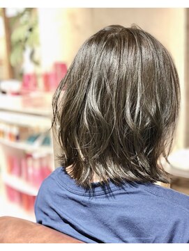 ソーラス (Solus) 外ハネスタイル