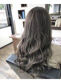 透明感溢れるグラデーショングレージュ