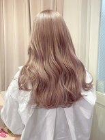 ベティ(Bettie)&nbsp;ベージュヘア　ピンクベージュ　艶髪　透明感　外国人風