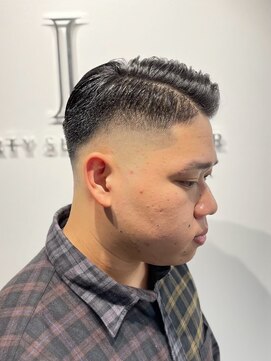 リバティシェアバーバー 銀座2nd(LIBERTY SHARE BARBER) スキンフェードコテパーマ濡れパンマッシュパーマ[銀座<理容室>]