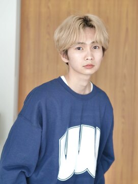 ジョエミバイアンアミ(joemi by Un ami) 垢抜け確定の韓国風センターパート 毛流れパーマ メンズブリーチ