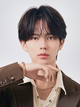 センス 渋谷 宇田川交番前(SENSE) ブルーブラック/フェザーパーマ/刈り上げセンターパート /メンズ