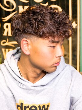 プロショップウェーブ セカンド(PRO SHOP WAVE II) スペインカール/テーパーフェード/メンズパーマ/フェザーパーマ