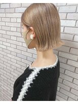 ミストプラス(MIST+)&nbsp;くすみブロンド×タイトな外ハネボブ
