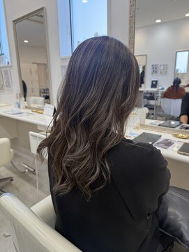ルシード スタイル リコット(Lucido Style Ricotto) 顔周りレイヤーカットハイライトグレージュブリーチ髪質改善