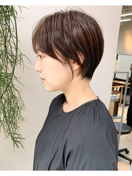 ミィ 表参道(mee.) 【mee.】ハセガワヒトシ 耳かけ丸み大人ショート