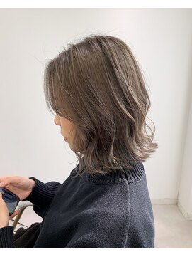 ヨーク(YOKE) 【 YOKE 】大人切りっぱなしボブロブミルクティーグレージュ