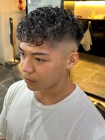 ディスイズバーバー(THIS IS BARBER)&nbsp;刈り上げフェードカット×束感ツイストスパイラルパーマ【札幌】
