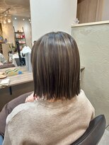 チルコ(chillco)&nbsp;切りっぱなしボブ白髪ぼかしハイライトカラー★