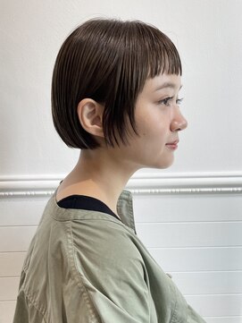 ディッセンバー 神宮前(December) ミニボブワイドバングオン眉アッシュカラーオリーブべれじゅ