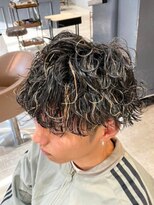 スペックホルダー(Spec Holder)&nbsp;波巻きツイストスパイラルハイライトで魅せる無造作パーマ