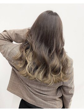 シエスタ バイ アンブルリュクス(siesta by amble luxe) イエローベージュのグラデーションカラー