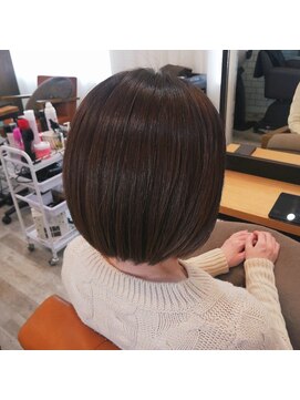 ジェンタ(Jenta) 前下りレイヤーボブ