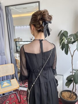 ヘアーアイスカルテット(HAIR ICI QUARTET) 大人可愛い♪結婚式二次会お呼ばれゆるふわお団子アレンジ