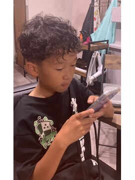 モモ(momo) スペイン風パーマ