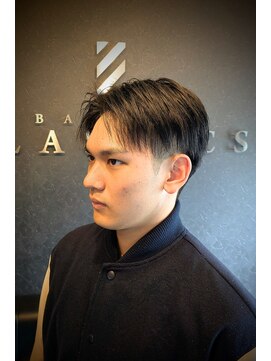 バーバークラシックス(BARBER CLASSICS) 好感度抜群センターパートスタイル