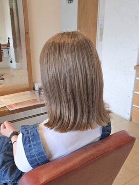 モップス 能見台店(MOPS) ベージュ×外ハネミディ