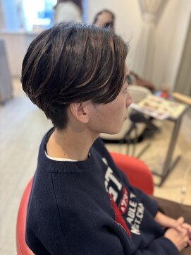 ヘアーリゾートラシックアールプラス(hair resort lachiq R+) フェザー×センターパート