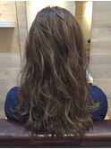濡れ感がセクシーなカールスタイル