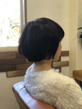 王様のイス ショートボブスタイル