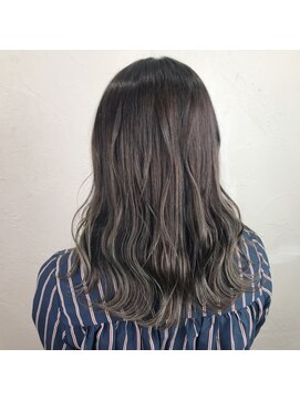 ループ(LOOP) 大人ハイライトグレージュ/波巻きスタイル