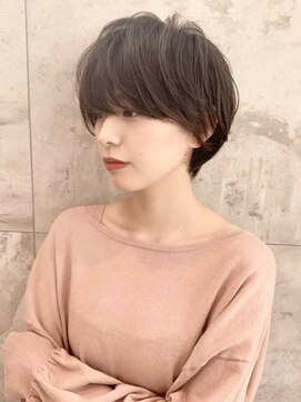 アンド ストーリーズ(&STORIES) 前髪あり耳掛け丸みくびれショートボブ20代30代40代50代(蘭)