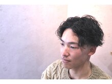 アーシーヘアーワークス(earthy hair works)の雰囲気（センターパートのスパイラルパーマ）