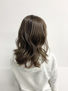 ステアケース 武蔵小杉店(stair:case) 白髪ぼかし/ハイライト/脱白髪染め/大人ミディアム/髪質改善