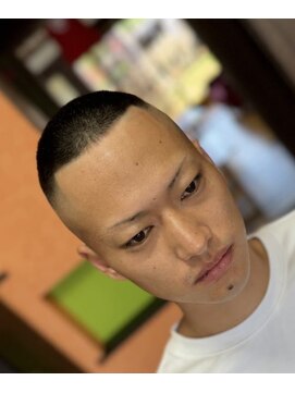 ピシャッとニ代目銀二郎 坊主スキンフェード