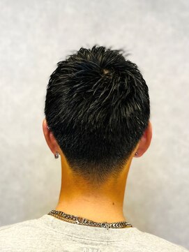 アストロ(ASTRO) アップバング風束感ショートツーブロックオシャレ感