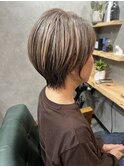 大人可愛い♪ショートヘア×脱白髪染めベージュカラー
