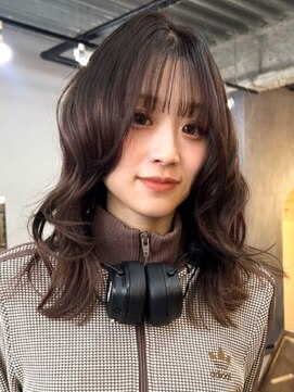 ロティー(loty) レイヤー ブリーチなし グレージュ 暗めカラー 顔周り 10代20代