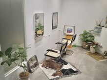 ヌヌ 渋谷 原宿 明治神宮前(nunu)の雰囲気(セット面【顔周りカット/ミディアムレイヤーカット】)