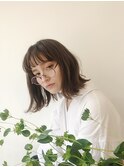 ナチュラルなシースルーバングと切りっぱなしボブ
