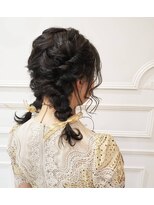 クオール(Quol)&nbsp;ツイン編み込みアレンジ【みなとみらい・桜木町】