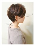 襟足と顔周りを繊細に!メリハリショート