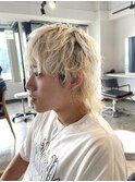抜きっぱなしブロンドメンズウルフカットケアブリーチ