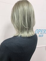 イルウィ(irwi)&nbsp;【ブリーチ】ホワイトベージュカラー　くびれミディアムヘア