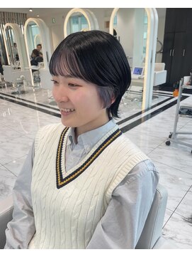 ザザアオヤマ(ZA/ZA AOYAMA) インナーカラー＋ショートヘア