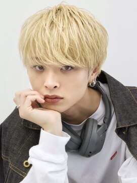 エイド 渋谷(aid) ミルクティーベージュブロンド無造作マッシュサイドパート渋谷