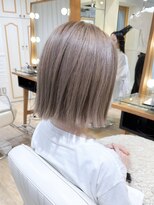 ネオリーブ チロル 横浜西口店(Neolive CiroL.)&nbsp;切りっぱなしボブハイトーンカラーホワイトグレージュ【横浜】k